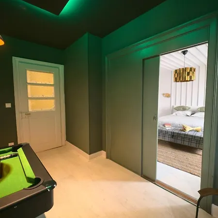 British Billard & Jacuzzi Centre Parking Gratuit Lägenhet *